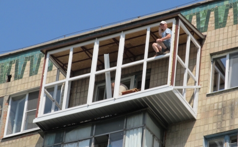 Ремонт и вынос остекления балкона Кривой Рог (цена)