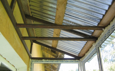 Установка крыши балкона на металлическом сварном каркасе (цена)
